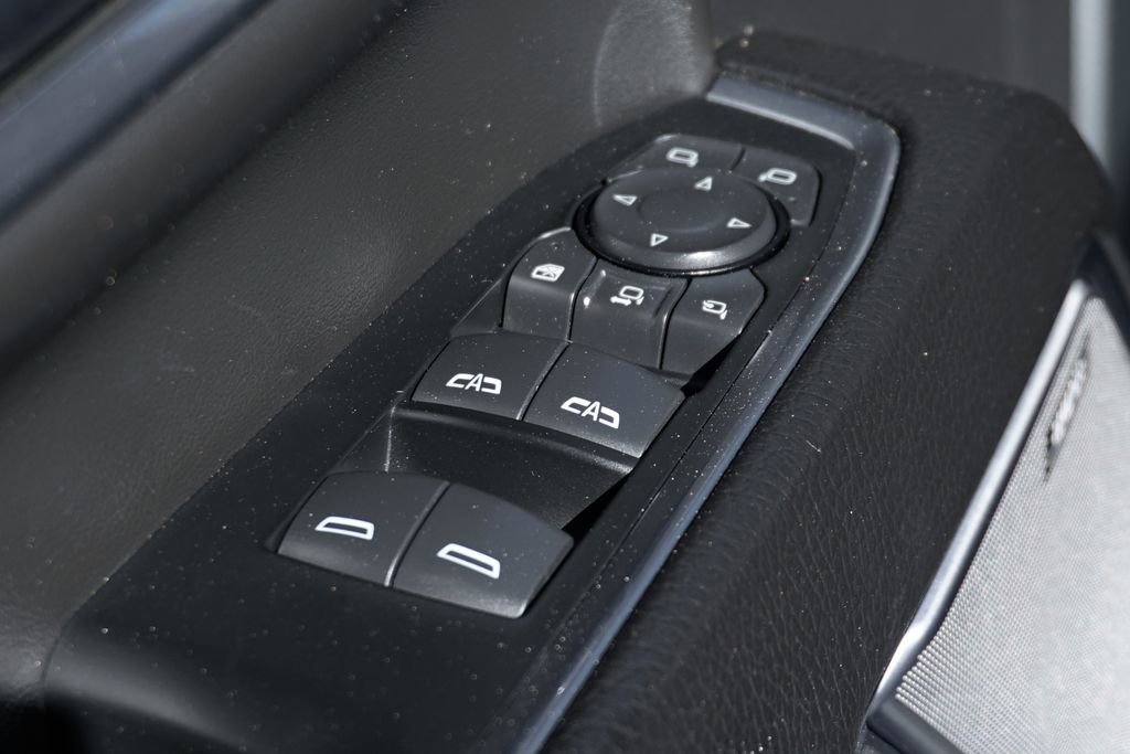 Used 2024 GMC Sierra 3500 Denali w/ Denali Reserve Package image 18