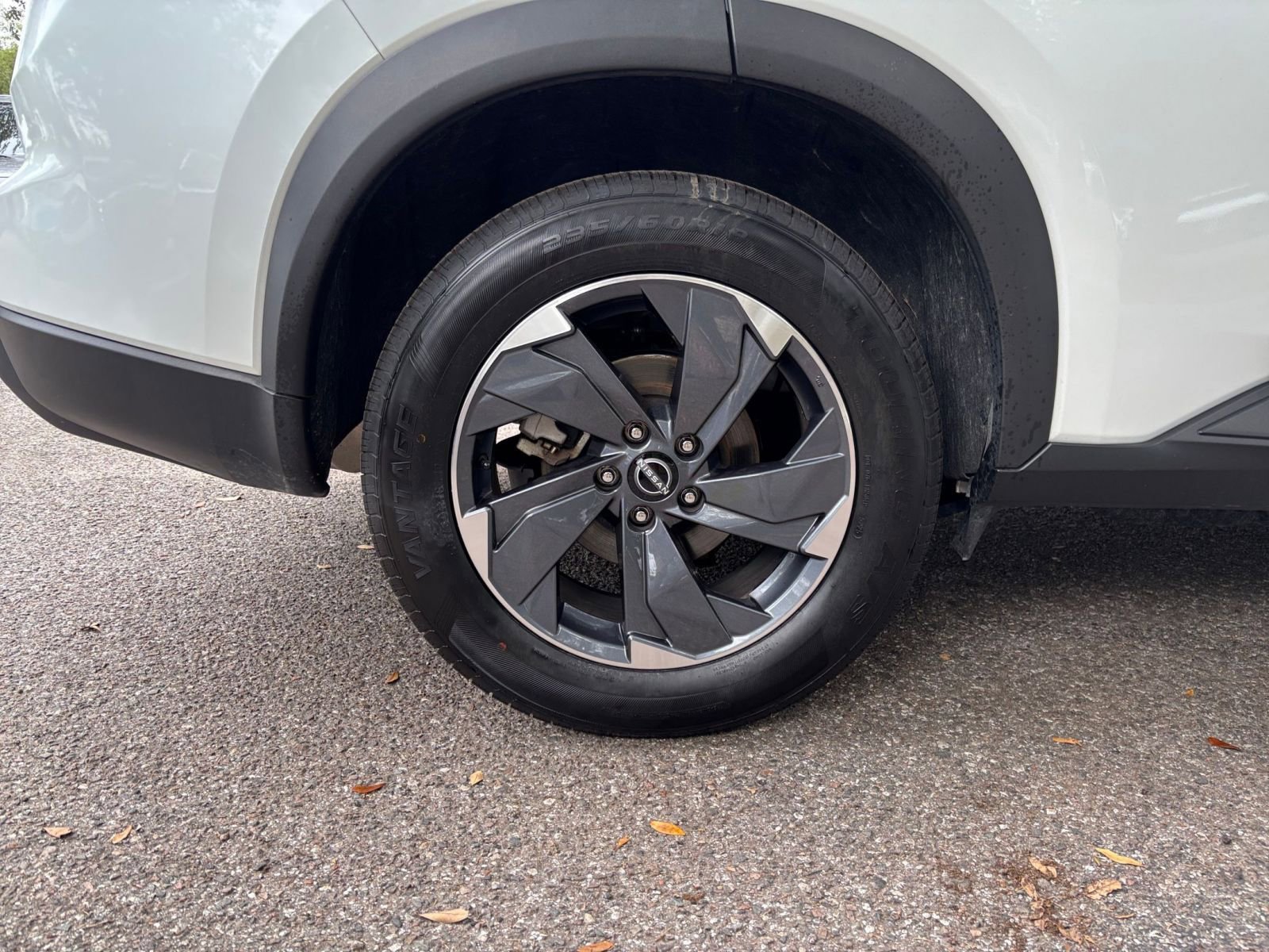 Used 2025 Nissan Rogue SV FWD image 31
