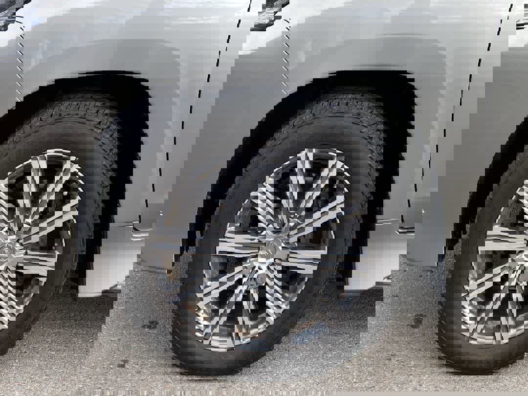 Used 2017 Lexus LX 570 4WD w/ Luxury Package image 12