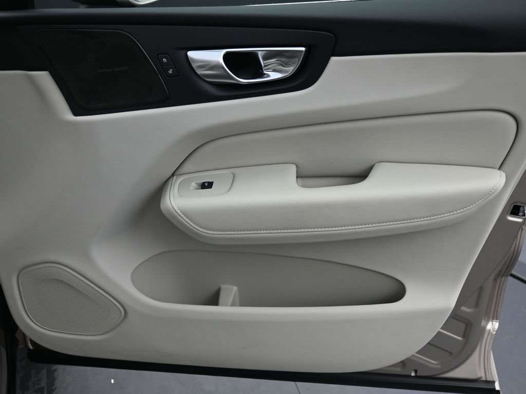 Certified 2023 Volvo XC60 B5 Plus image 14