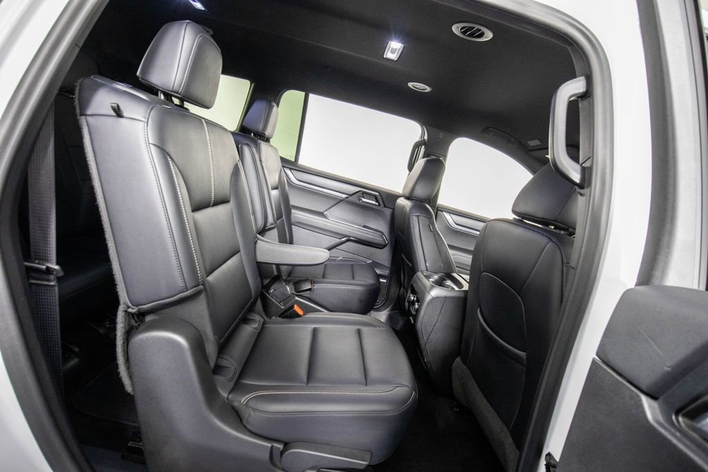 Used 2024 GMC Acadia Elevation image 11