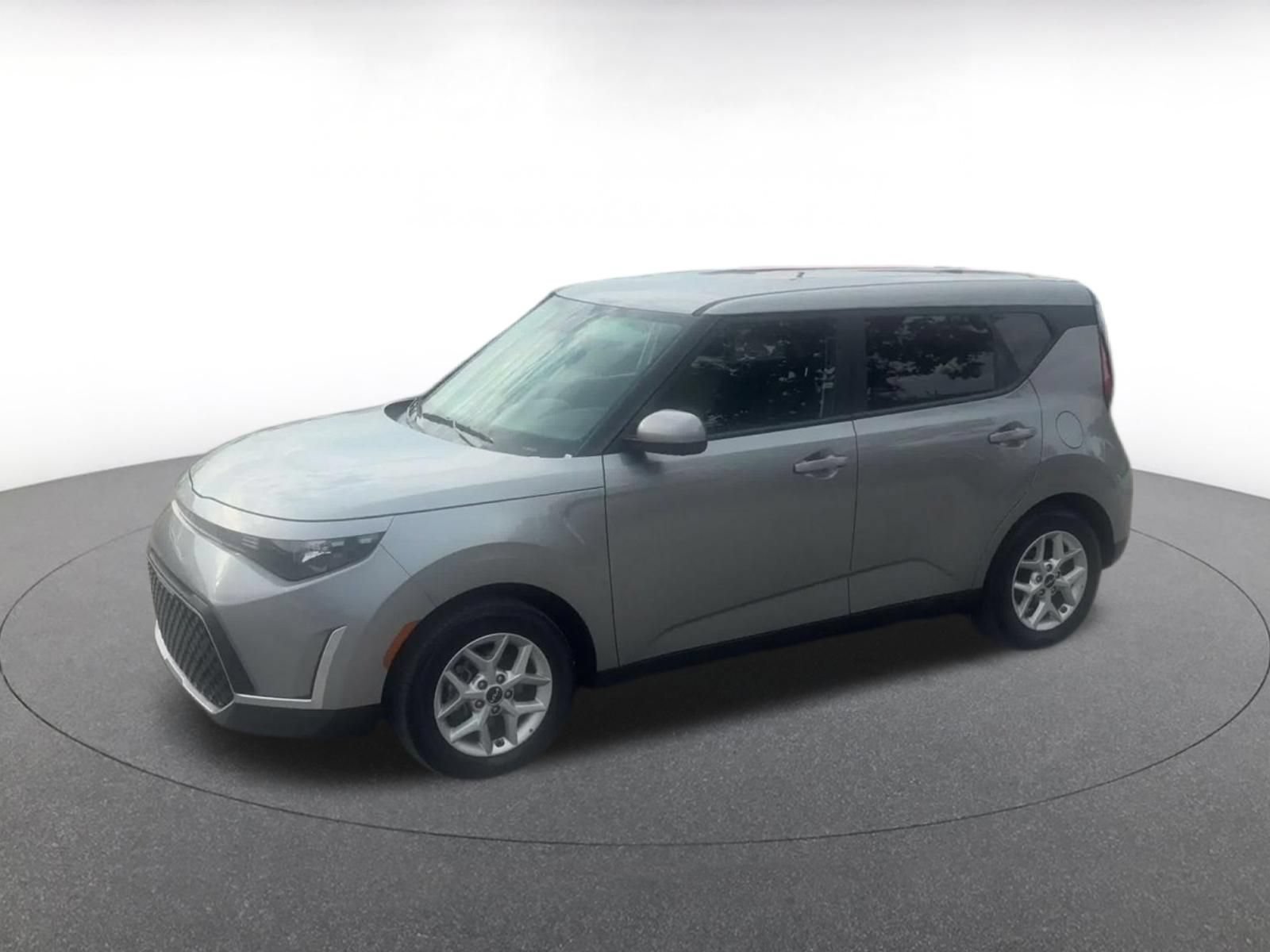 Used 2025 Kia Soul LX w/ LX Technology Package FWD image 7