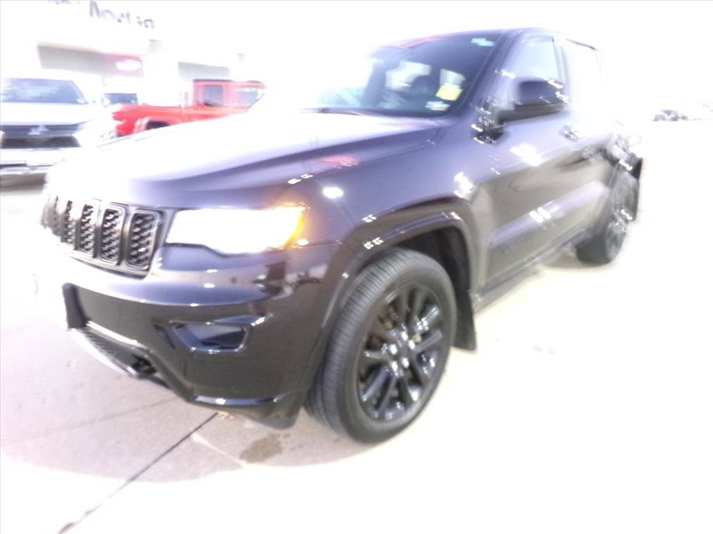 Used 2020 Jeep Grand Cherokee Altitude image 2
