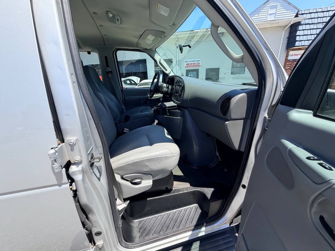 Used 2006 Ford E-350 and Econoline 350 XL RWD image 68