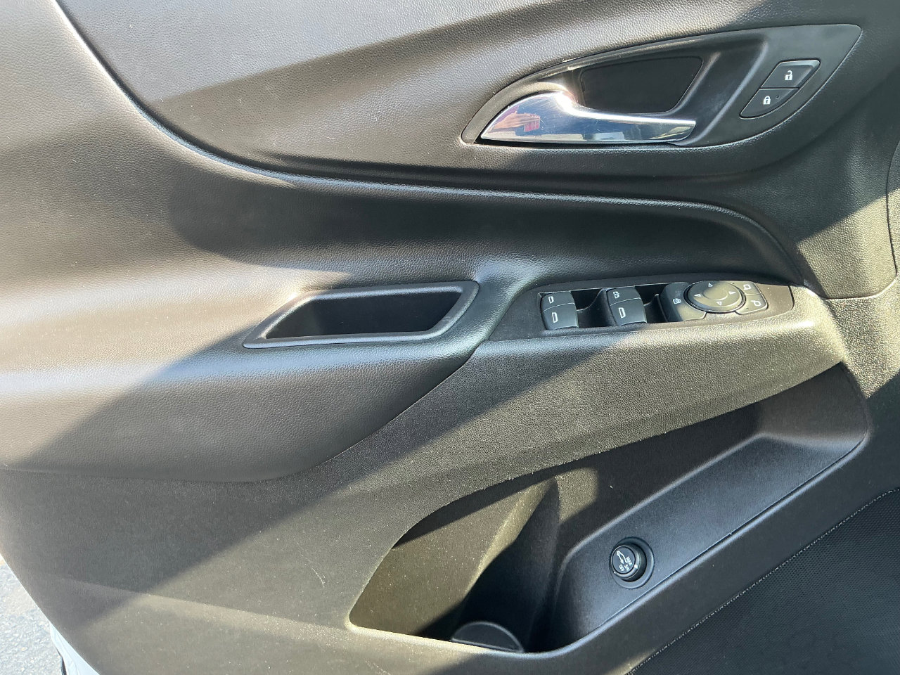 Used 2019 Chevrolet Equinox LT w/ Driver Convenience Package image 14