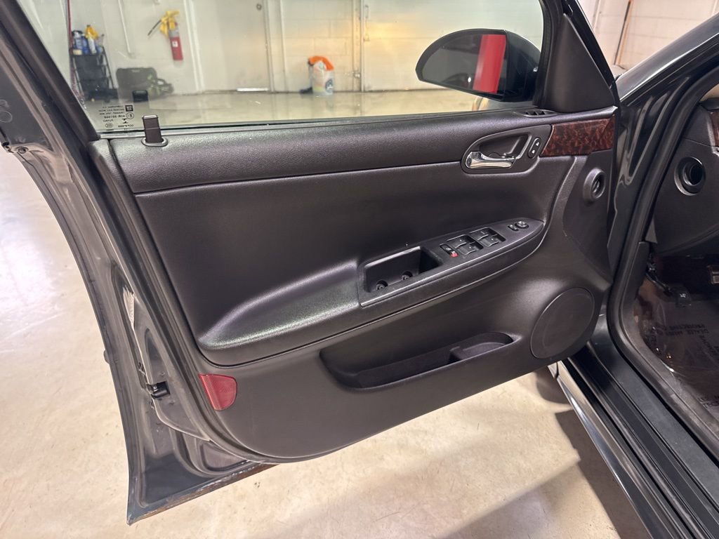 Used 2014 Chevrolet Impala LT w/ LT Sunroof Package image 25