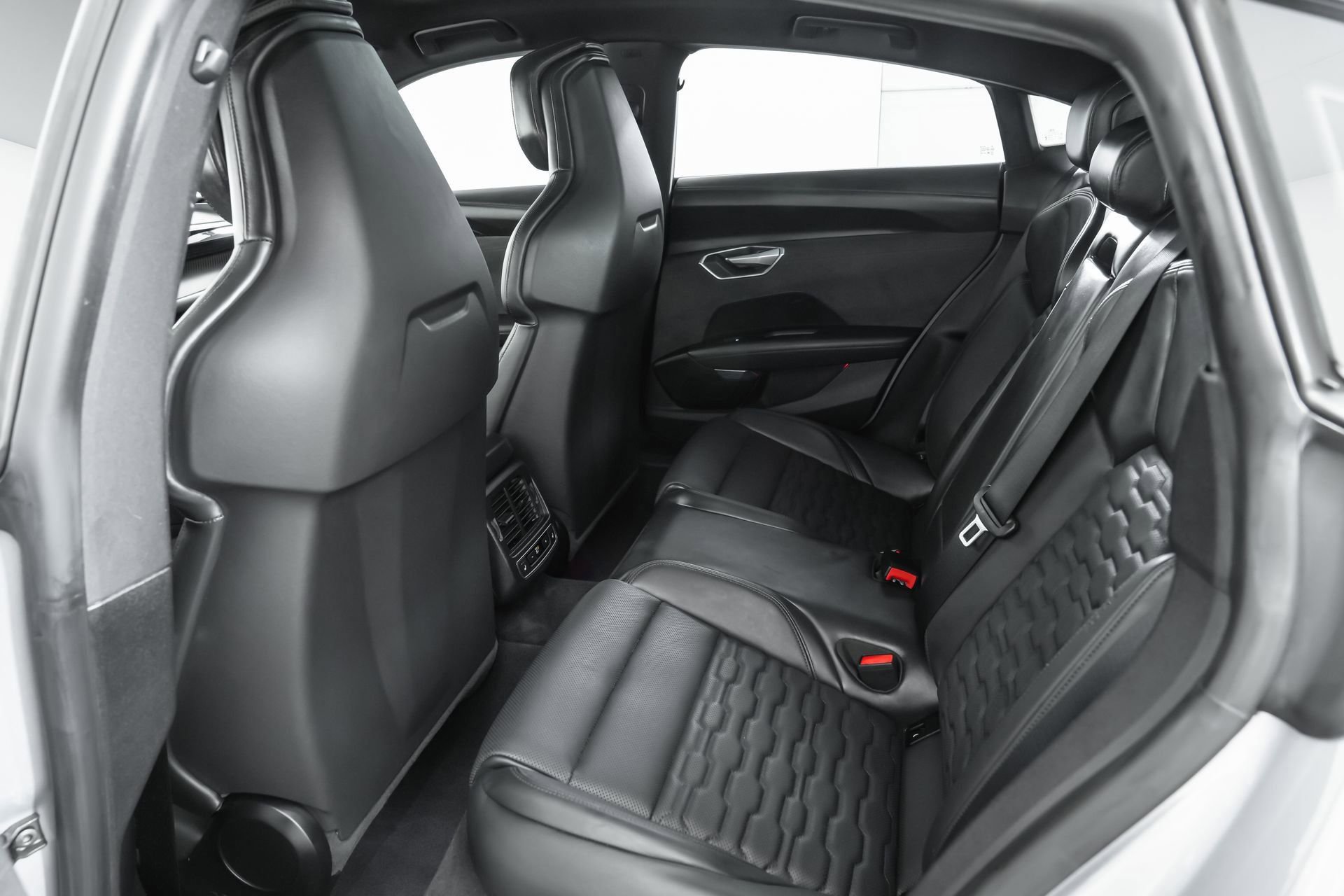 Used 2022 Audi e-tron GT Prestige image 21