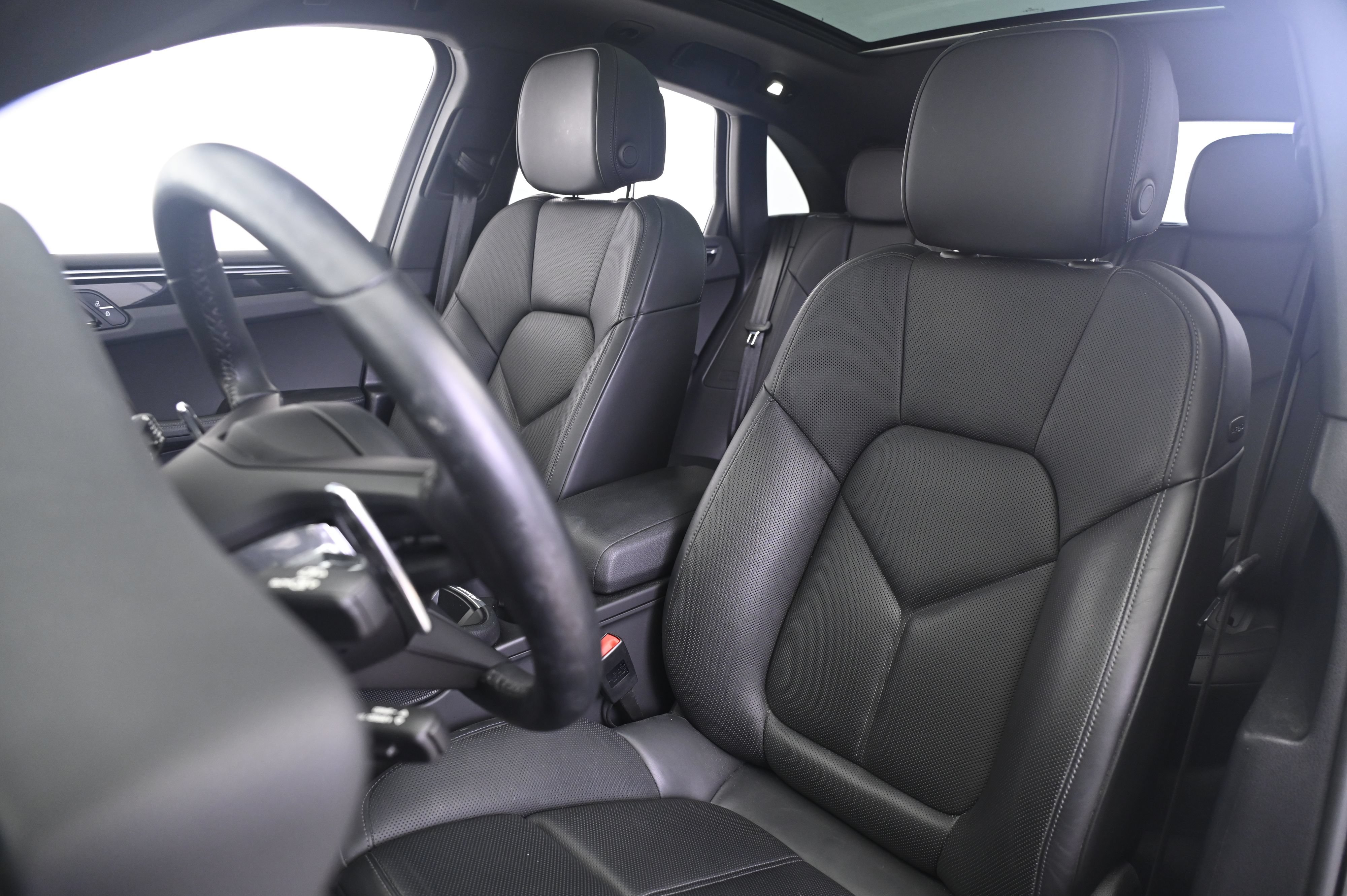 Certified 2023 Porsche Macan AWD/4WD image 5