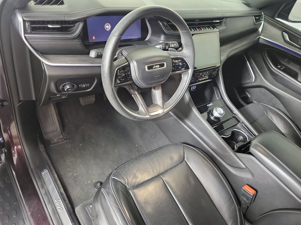 Used 2023 Jeep Grand Cherokee L Overland RWD image 11