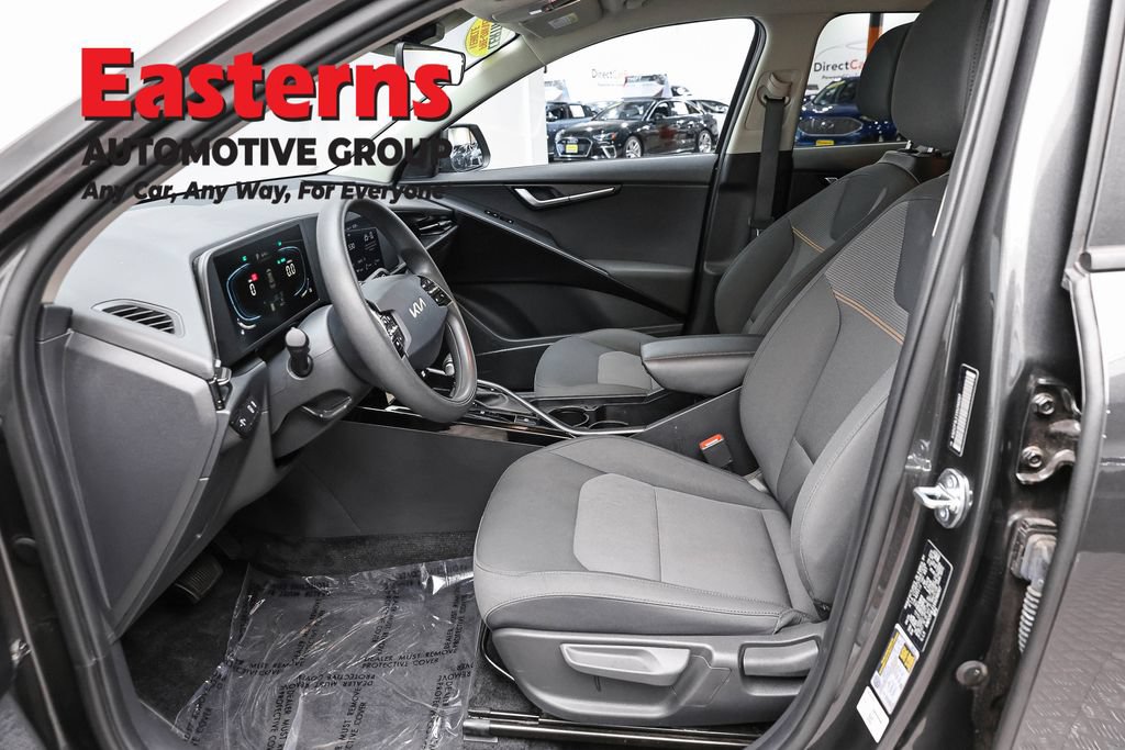 Used 2025 Kia Niro LX FWD image 13