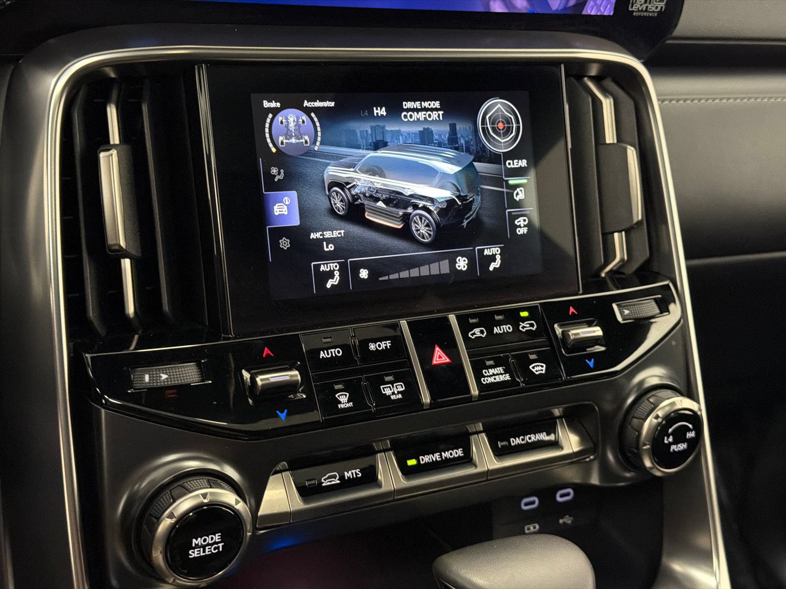 Used 2025 Lexus LX 600 4WD w/ Accessory Package (2T) image 37