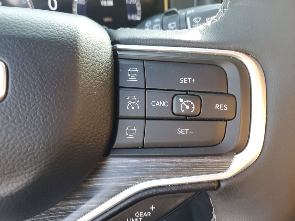 Used 2024 Jeep Wagoneer Series II w/ Flexible Seating Group RWD image 31