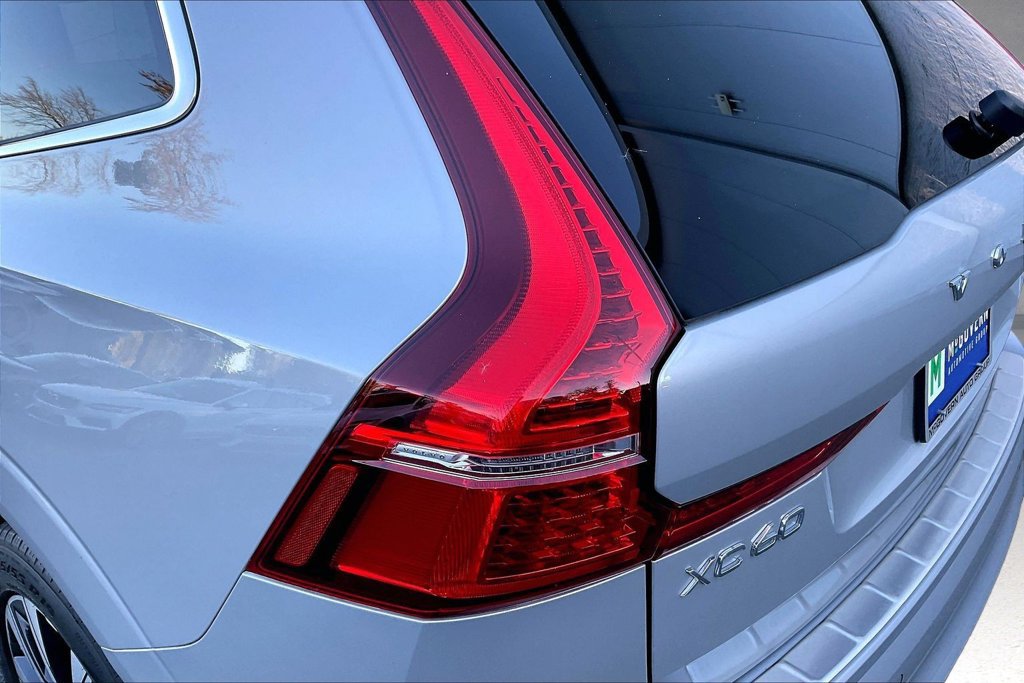 Certified 2023 Volvo XC60 B5 Core AWD/4WD image 23