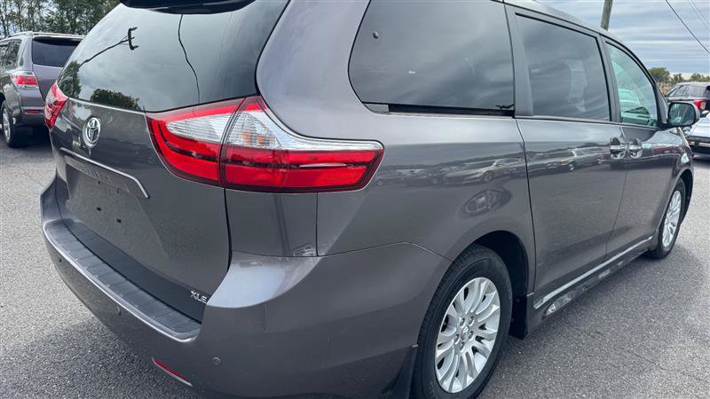 Used 2017 Toyota Sienna XLE w/ XLE Navigation Package FWD image 23