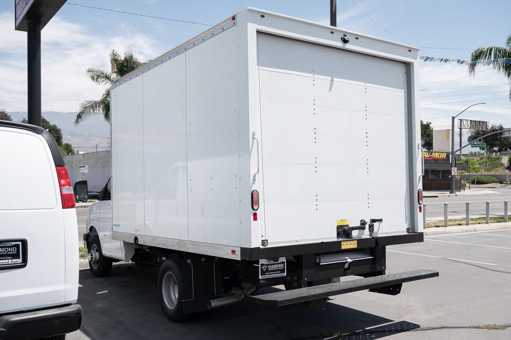 Used 2024 Chevrolet Express 3500 w/ Power Convenience Package RWD image 4