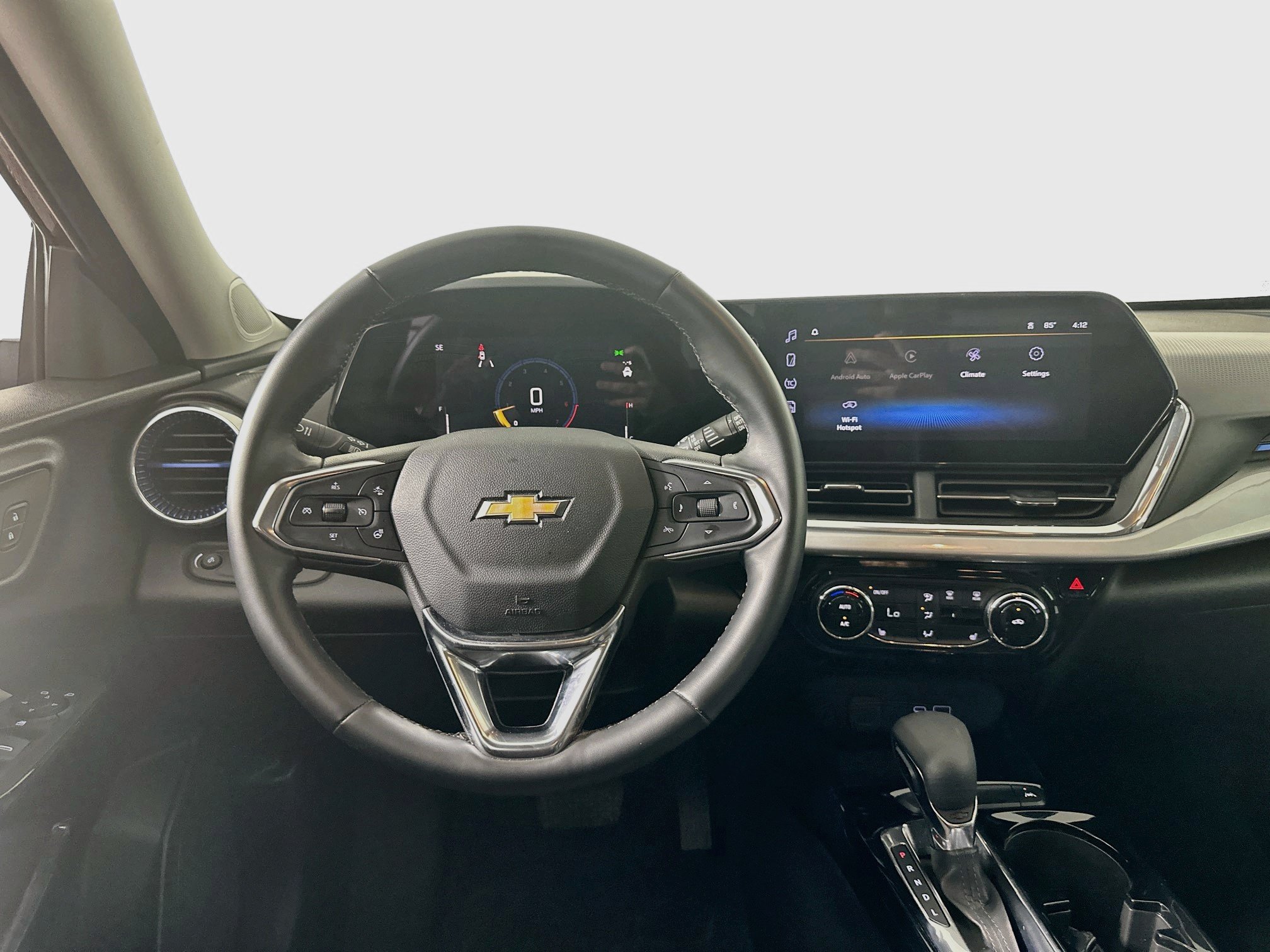Used 2025 Chevrolet Trax LT w/ LT Convenience Package FWD image 17
