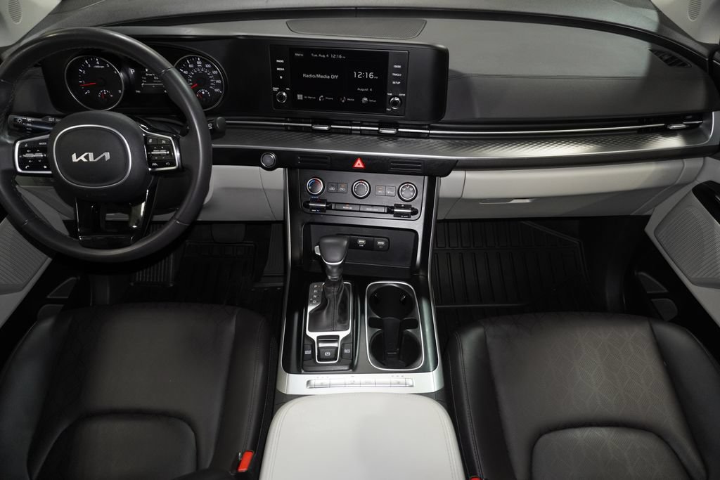 Used 2024 Kia Carnival LX FWD image 17