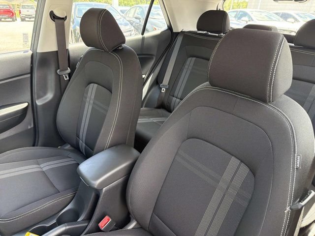Used 2025 Hyundai Venue SEL FWD image 10