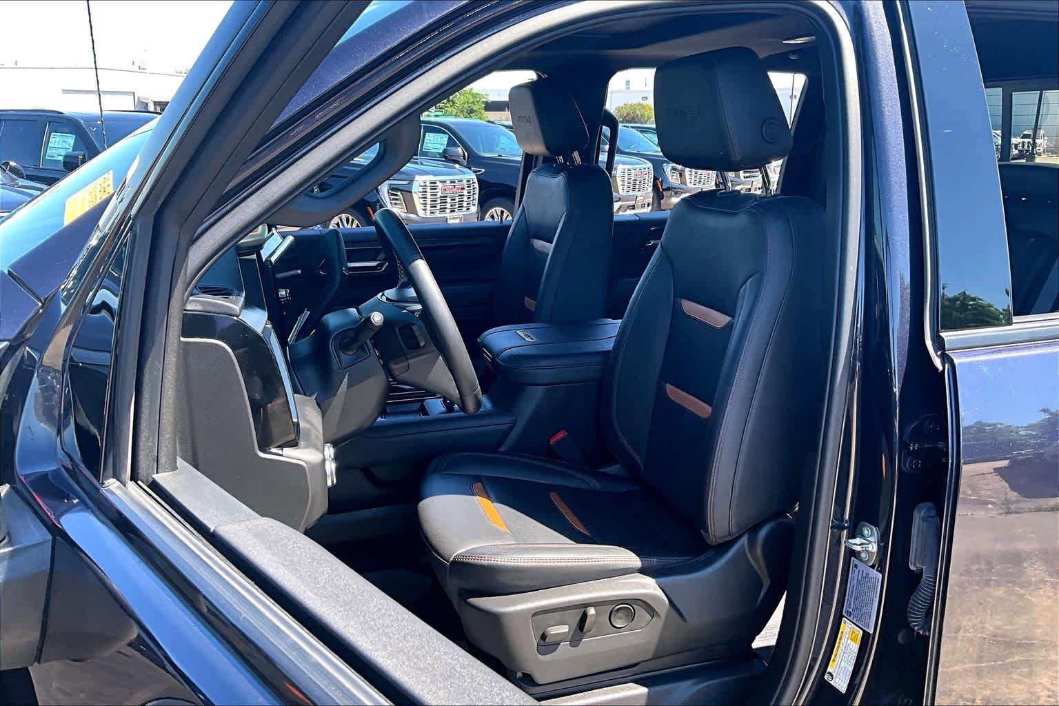 Used 2024 GMC Sierra 2500 AT4 w/ AT4 Premium Plus Package AWD/4WD image 8