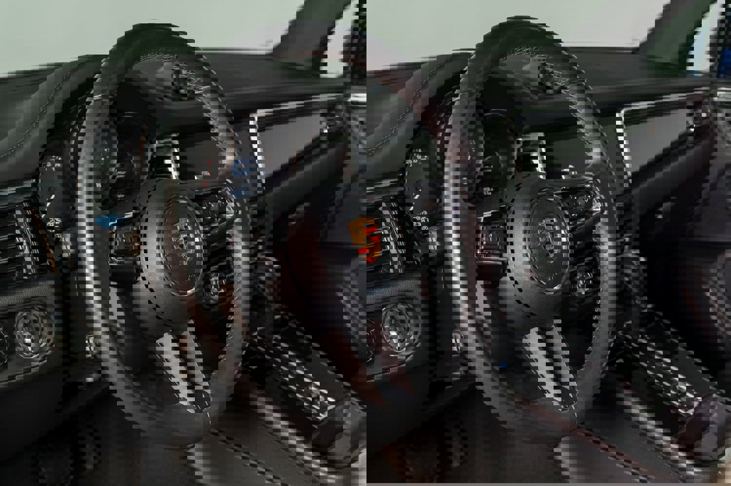 Used 2023 Porsche Macan image 16