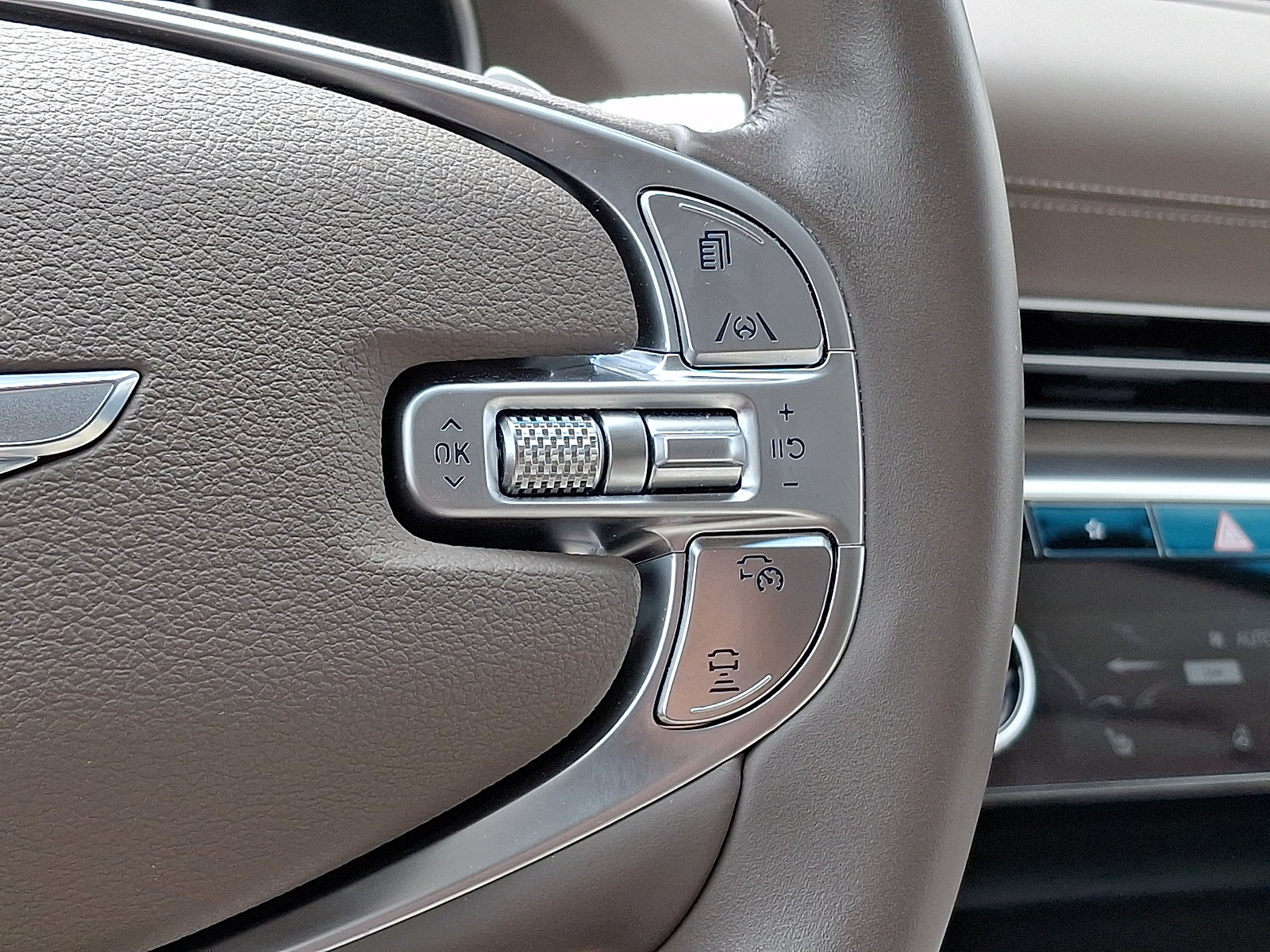 Certified 2024 Genesis GV80 2.5T AWD/4WD image 23