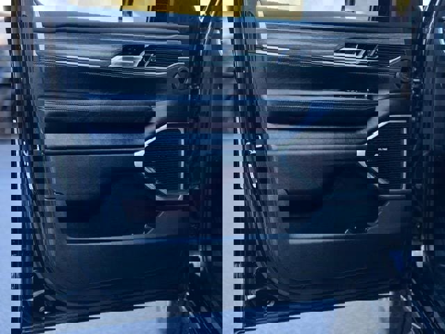 Used 2024 Jeep Wagoneer L Series III w/ Flexible Seating Group image 9