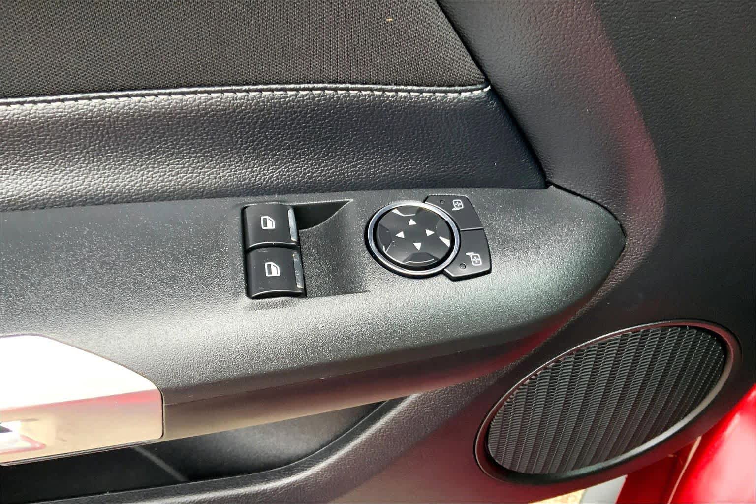Used 2017 Ford Mustang Coupe RWD image 28