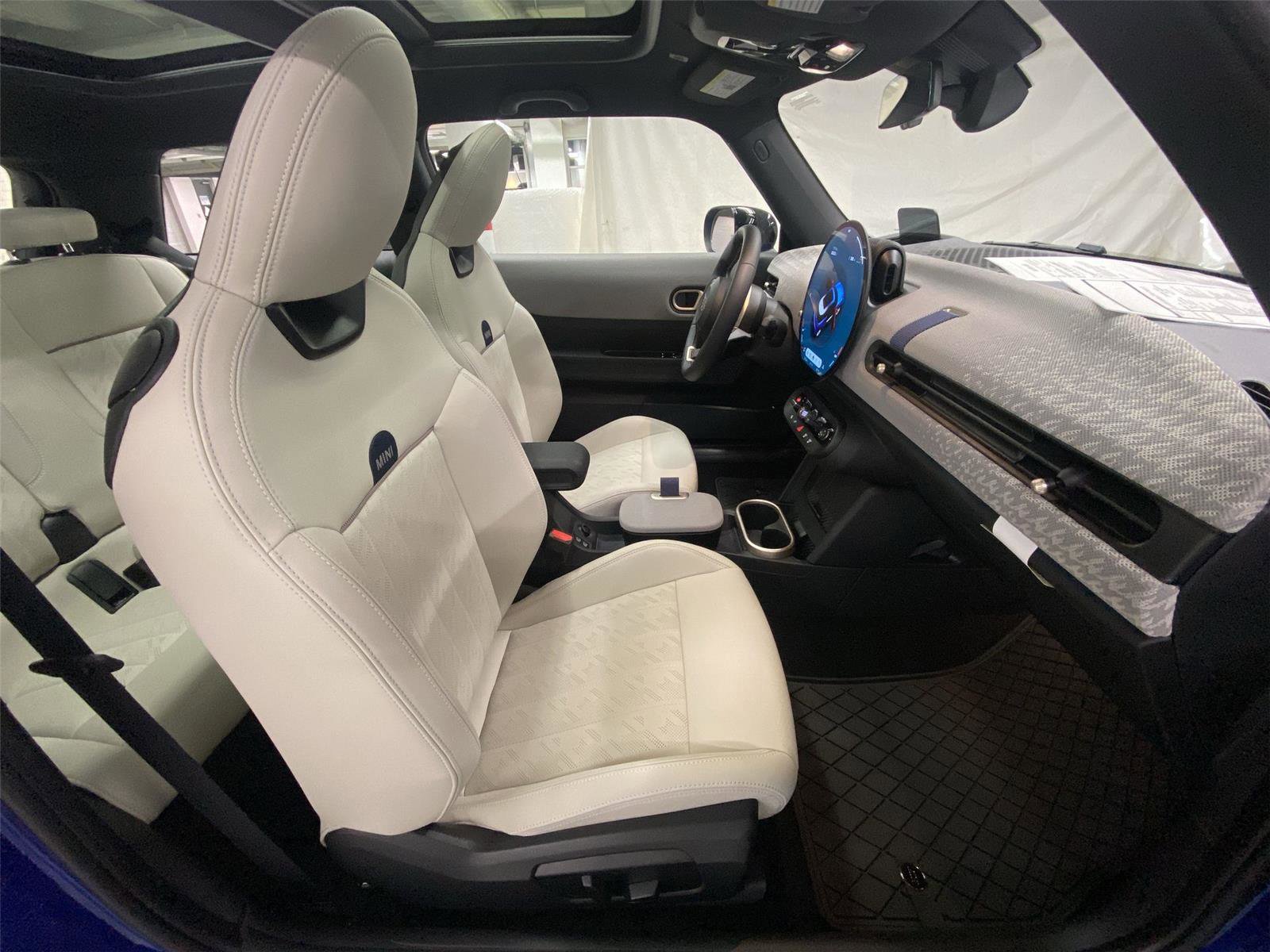 Certified 2025 MINI Cooper S image 30