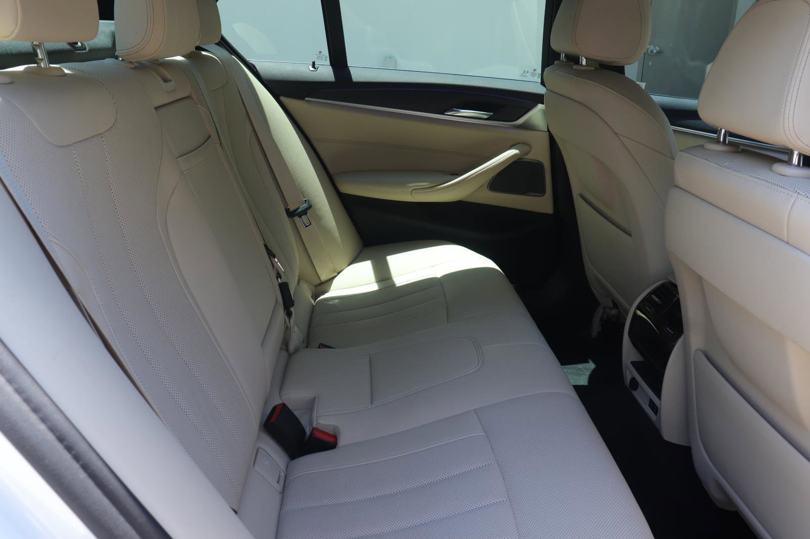 Used 2021 BMW 530i w/ Premium Package RWD image 19