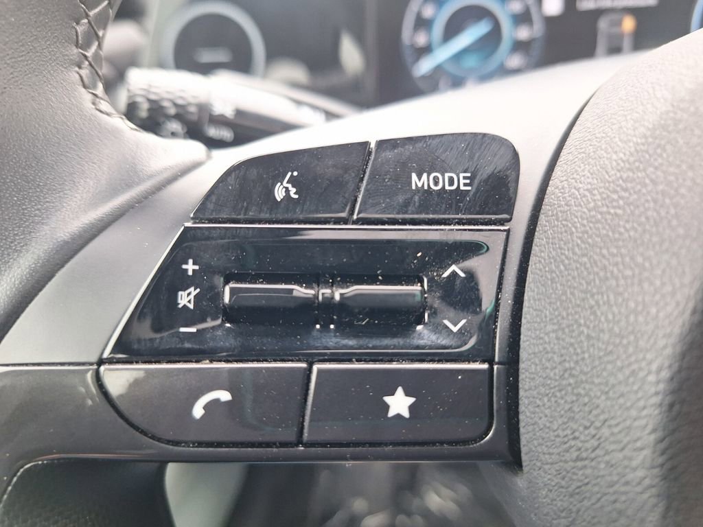 Used 2025 Hyundai Elantra Limited image 13