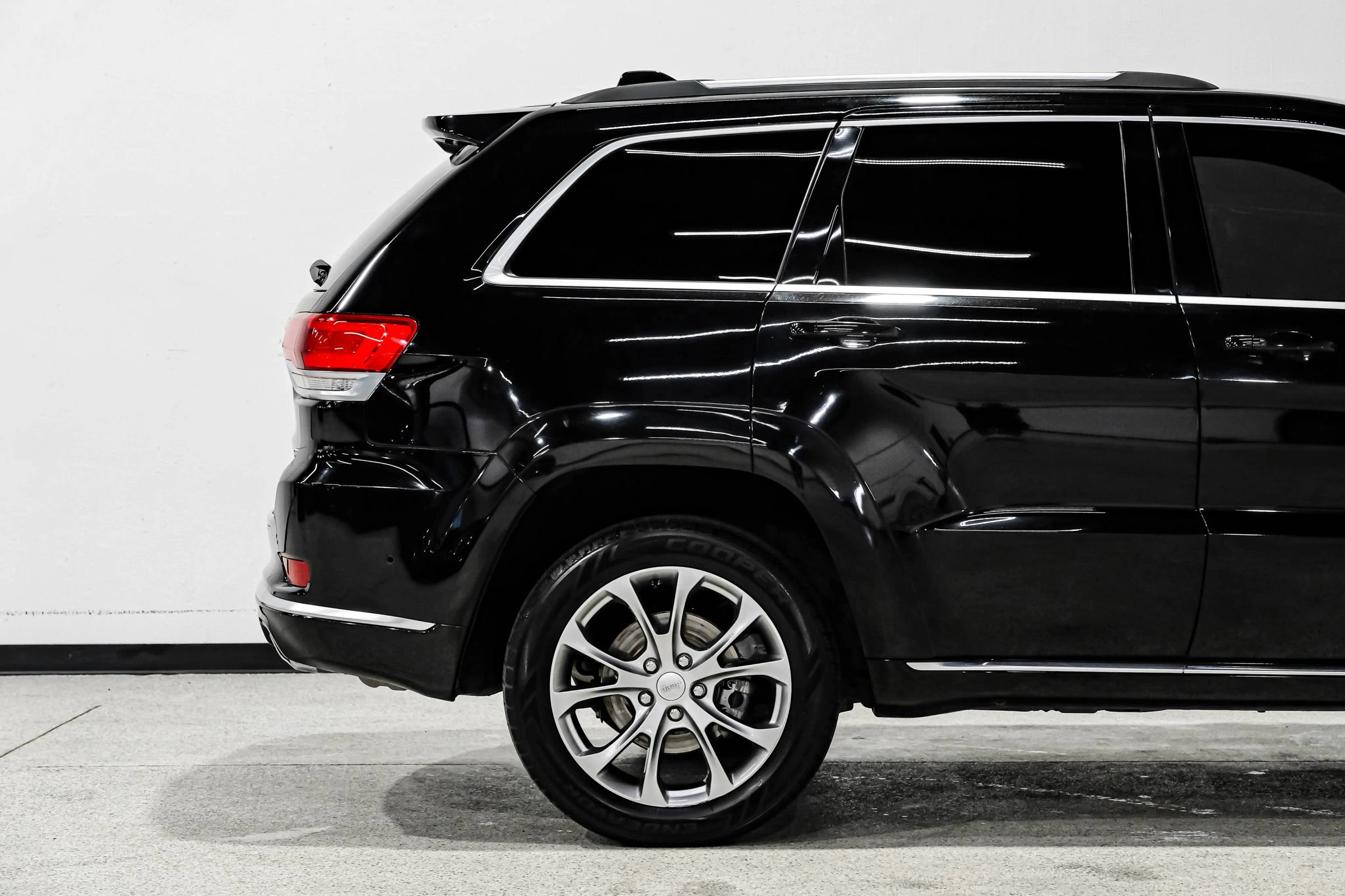 Used 2019 Jeep Grand Cherokee Summit w/ Platinum Series Group AWD/4WD image 14