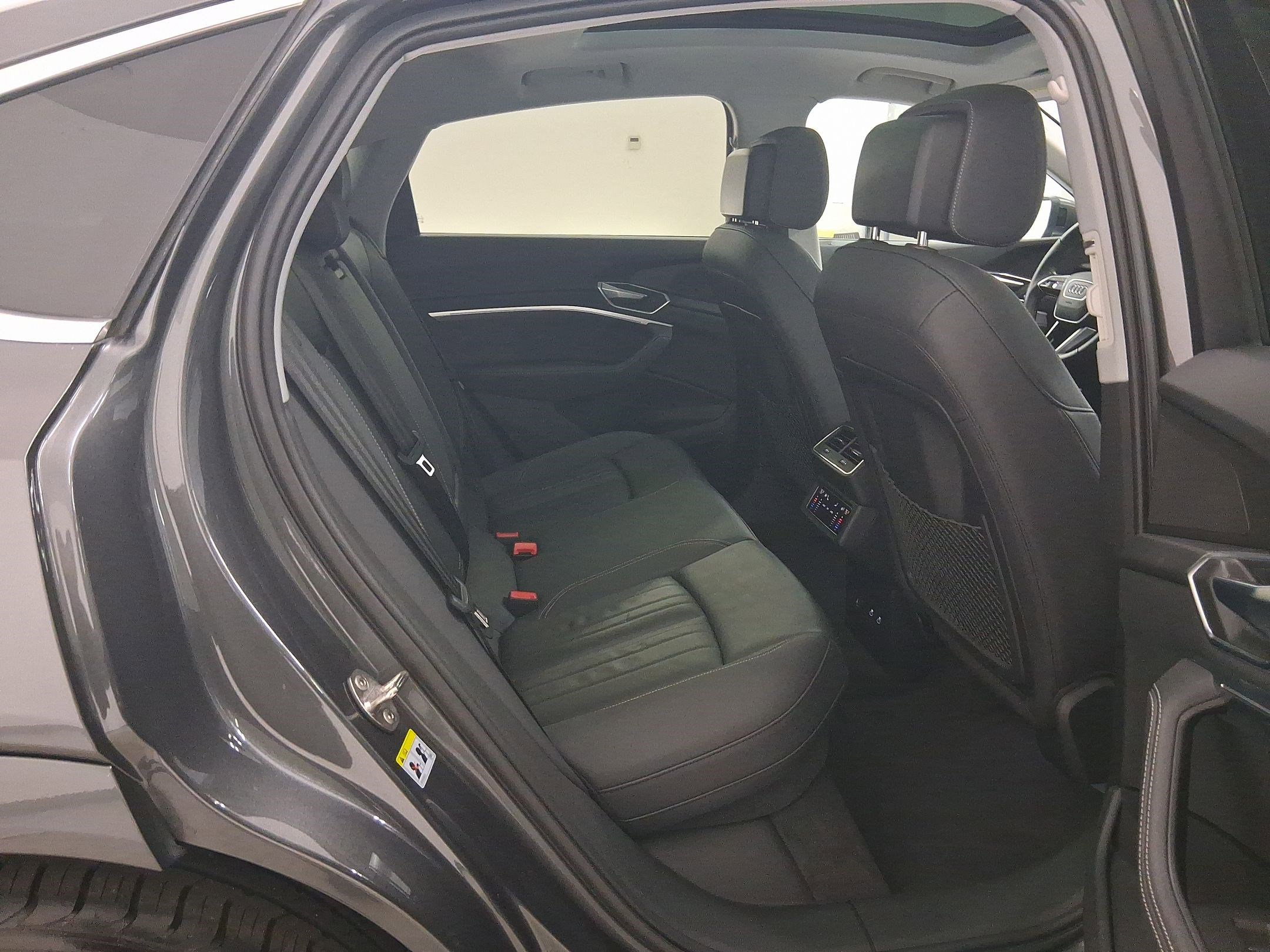 Used 2022 Audi e-tron Premium image 30