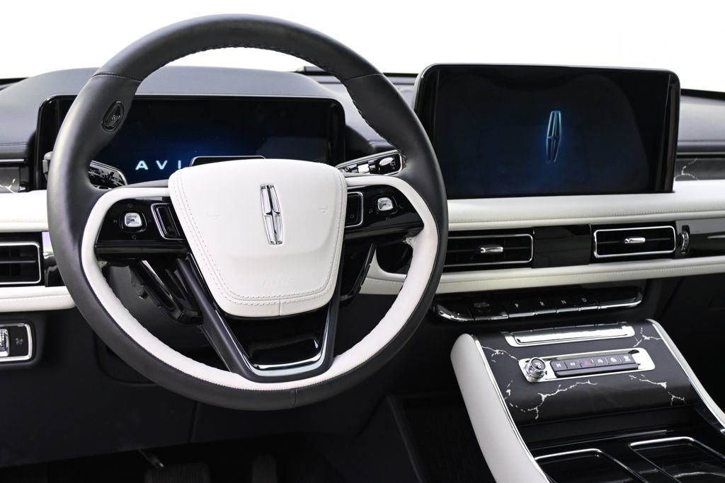 New 2026 Lincoln Aviator Black Label w/ Jet Appearance Package image 12