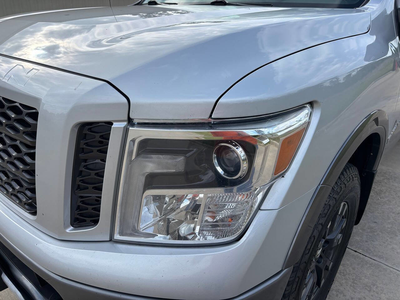 Used 2018 Nissan Titan PRO-4X AWD/4WD image 12