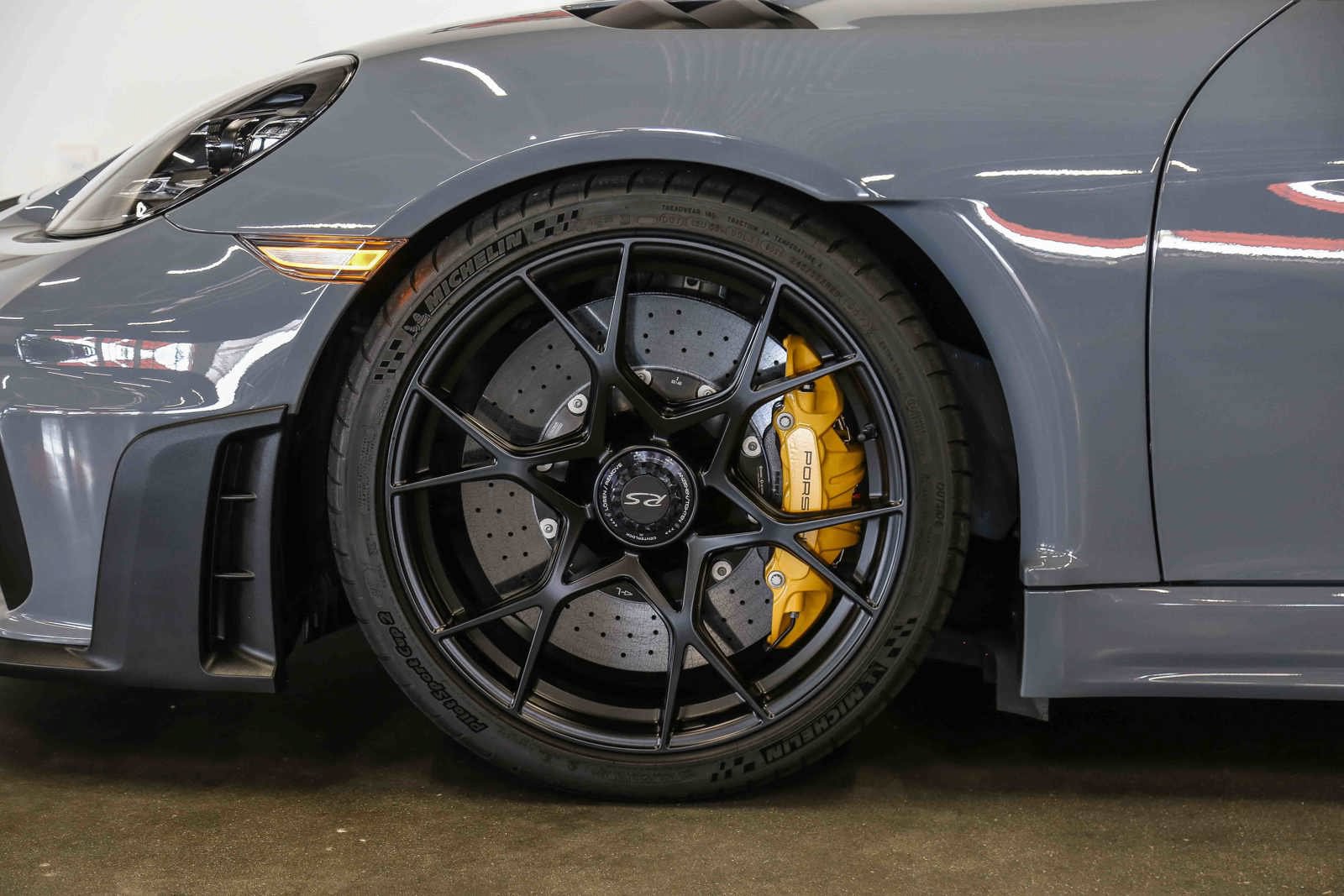 Used 2025 Porsche 718 Cayman GT4 RS w/ Weissach Package RWD image 5
