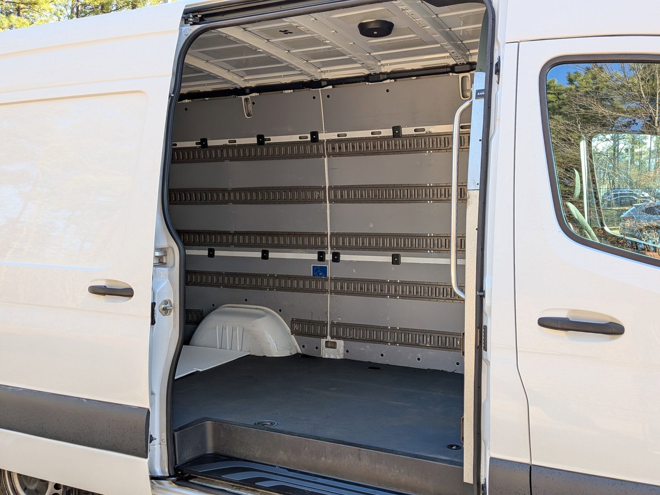 Used 2020 Mercedes-Benz Sprinter 2500 image 30