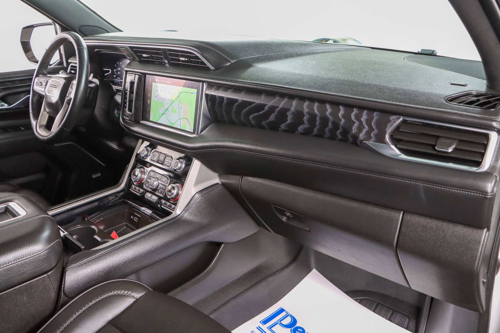 Used 2023 GMC Yukon Denali image 33