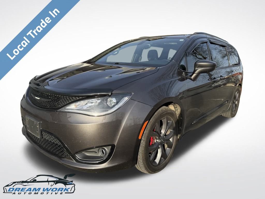 Used 2018 Chrysler Pacifica Touring-L Plus image 1