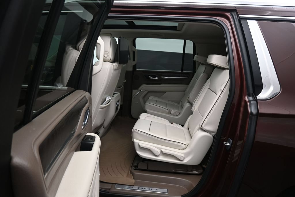 Used 2023 GMC Yukon XL Denali AWD/4WD image 38