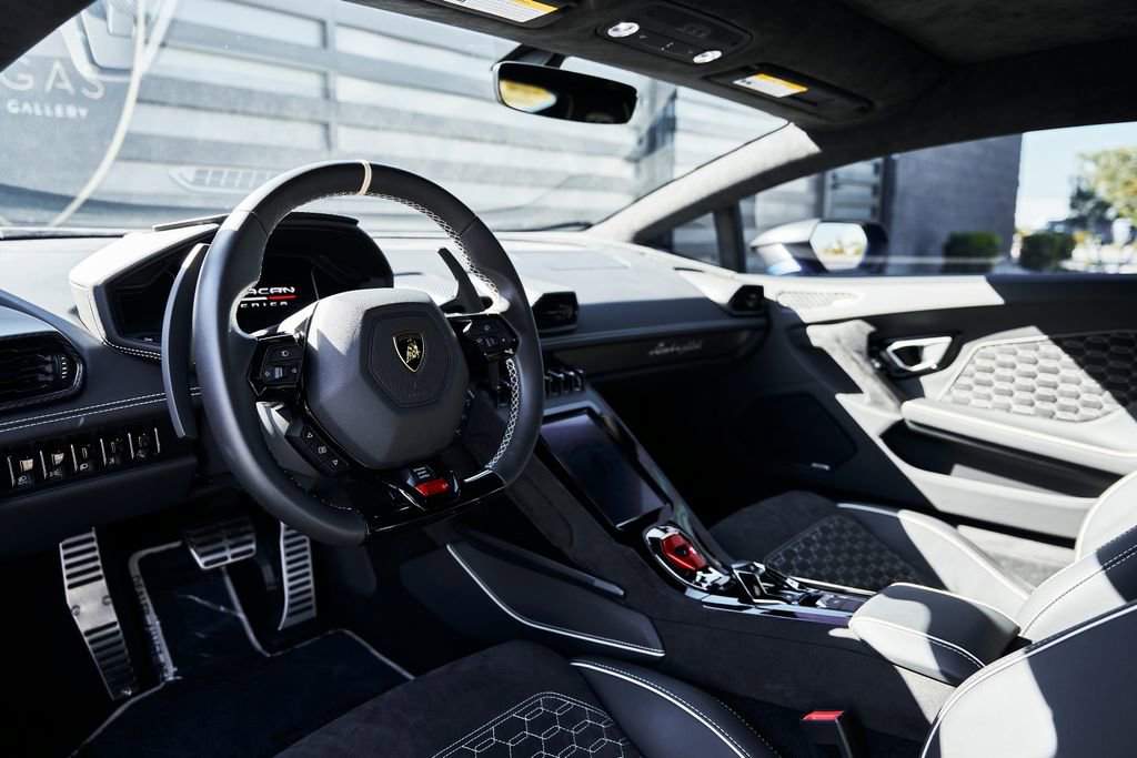 Used 2023 Lamborghini Huracan Tecnica image 2