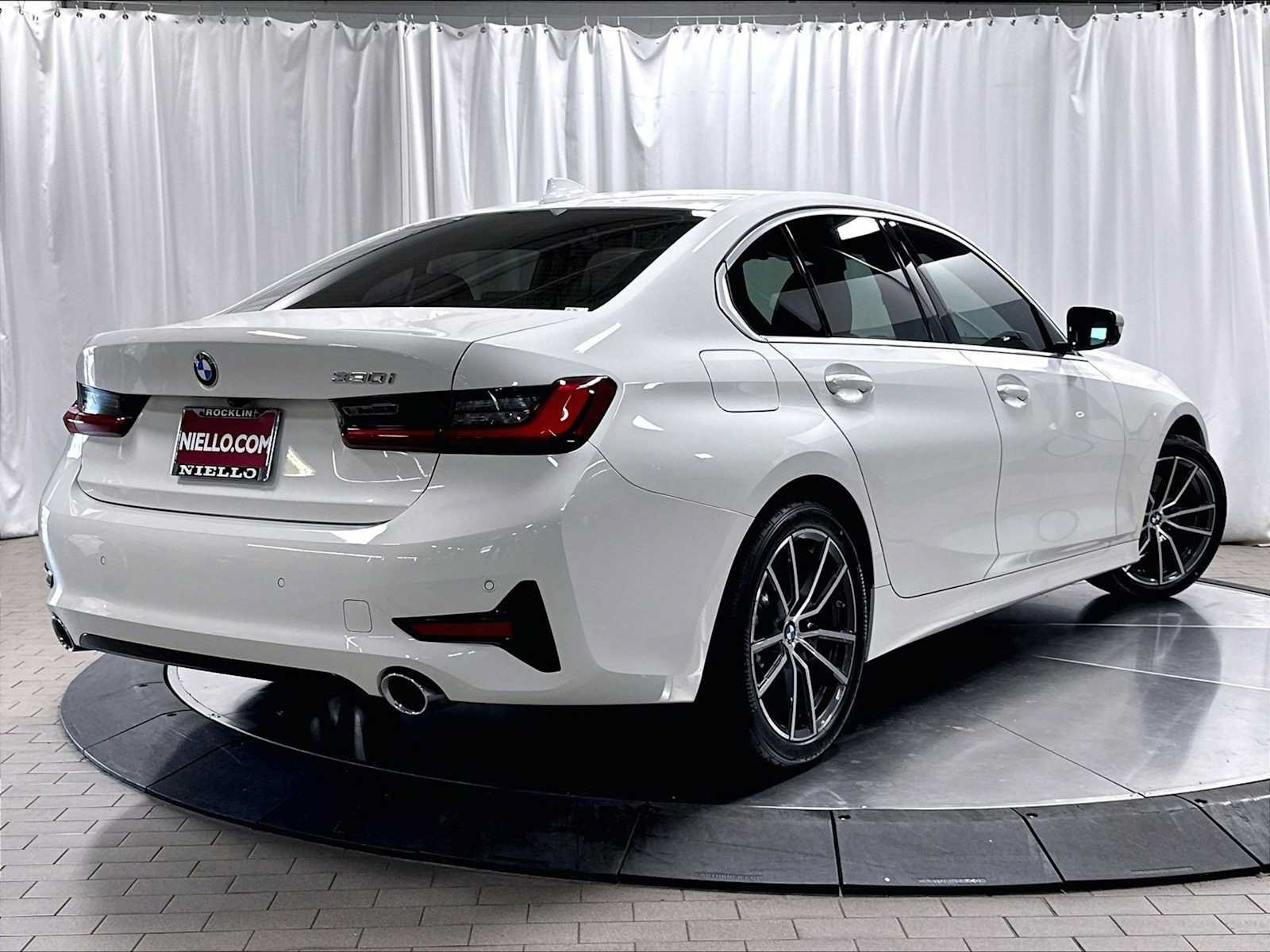 Used 2022 BMW 330i Sedan w/ Premium Package RWD image 10