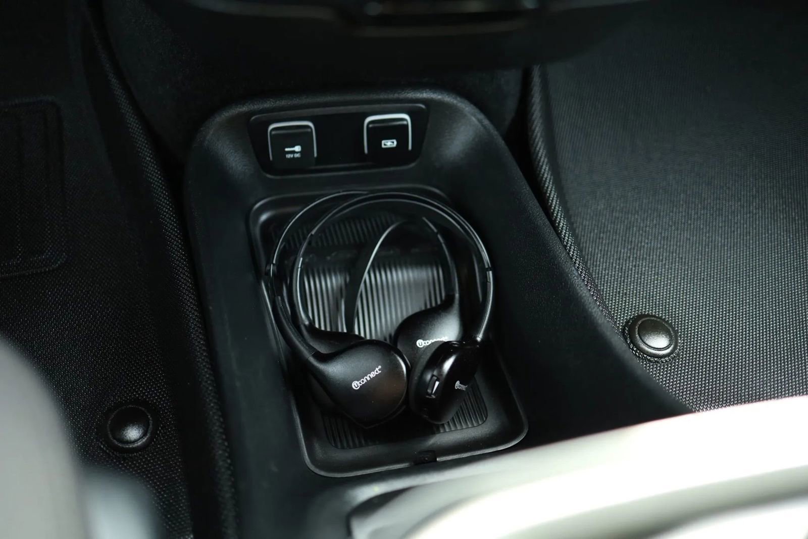 Used 2021 Chrysler Pacifica Touring w/ Uconnect Theater Family Group image 29