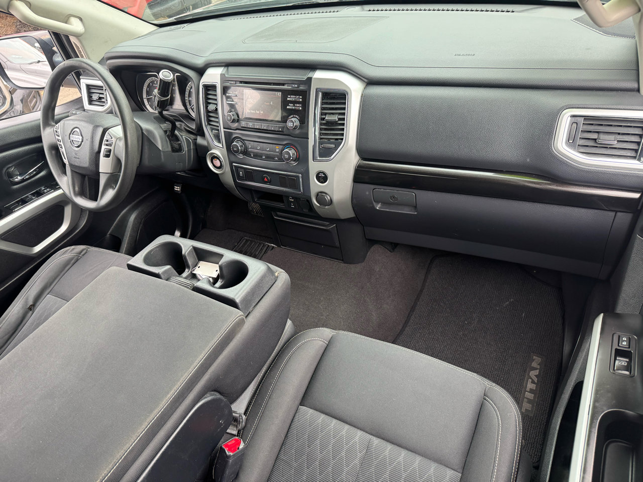 Used 2017 Nissan Titan SV image 18