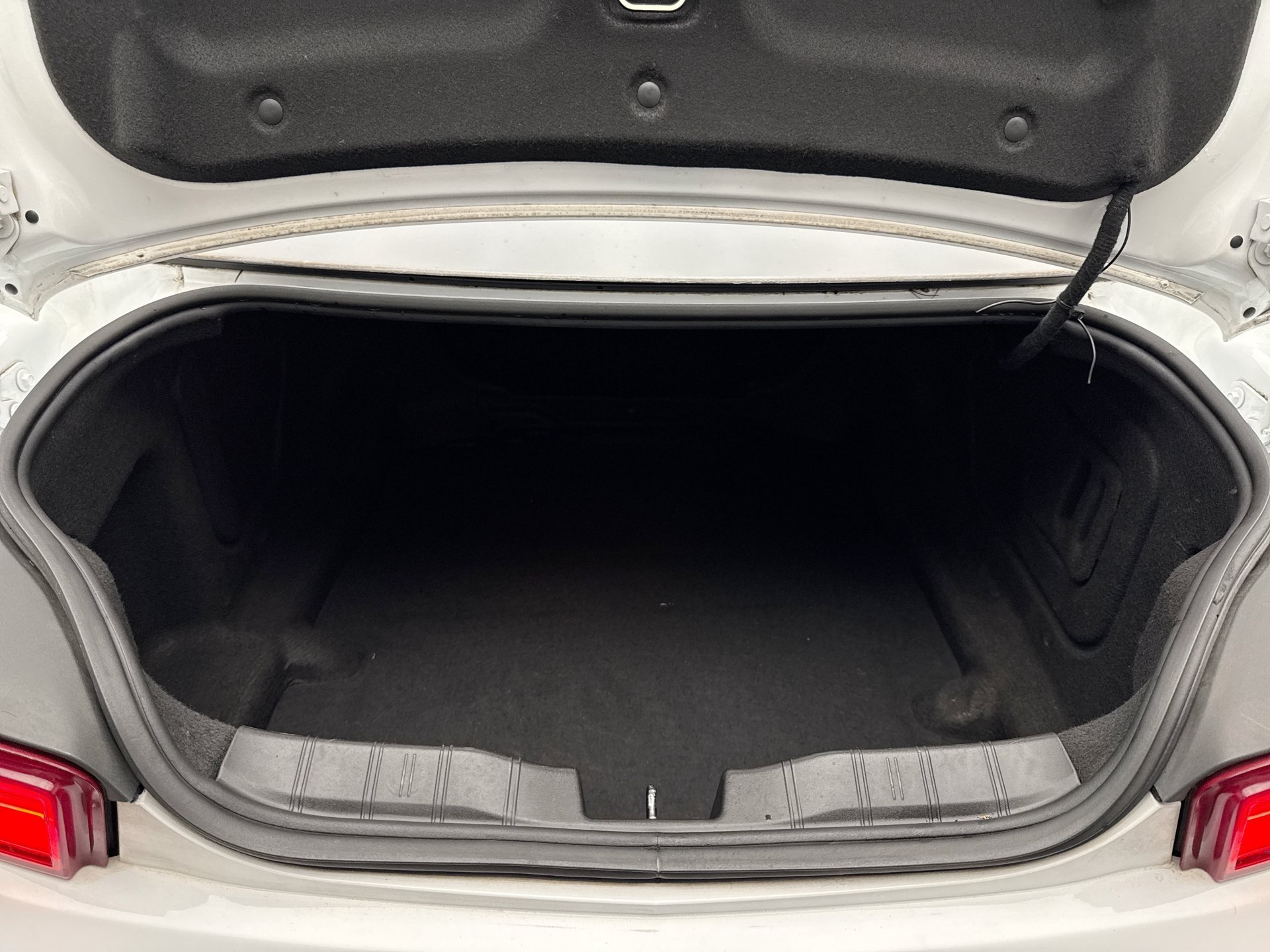 Used 2018 Chevrolet Camaro SS RWD image 24