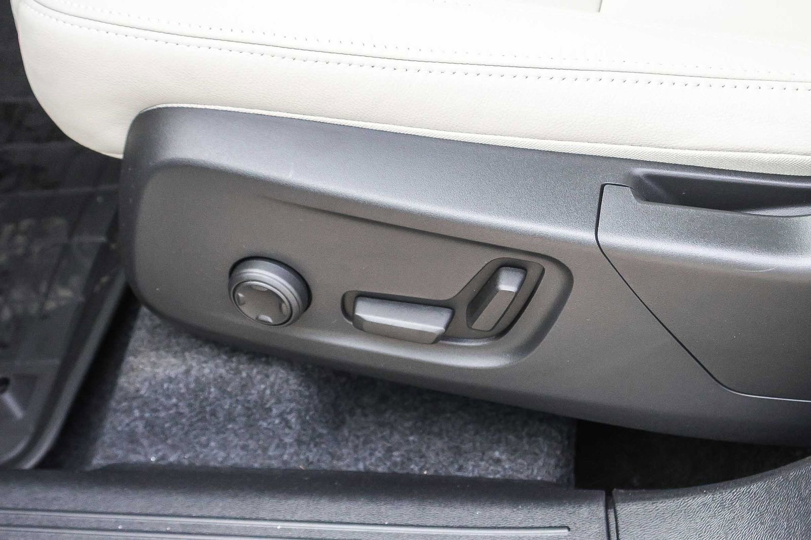 New 2026 Volvo XC40 B5 Ultra w/ Climate Package image 30