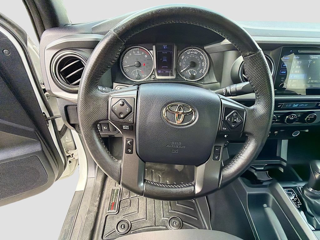 Used 2018 Toyota Tacoma TRD Off-Road AWD/4WD image 11