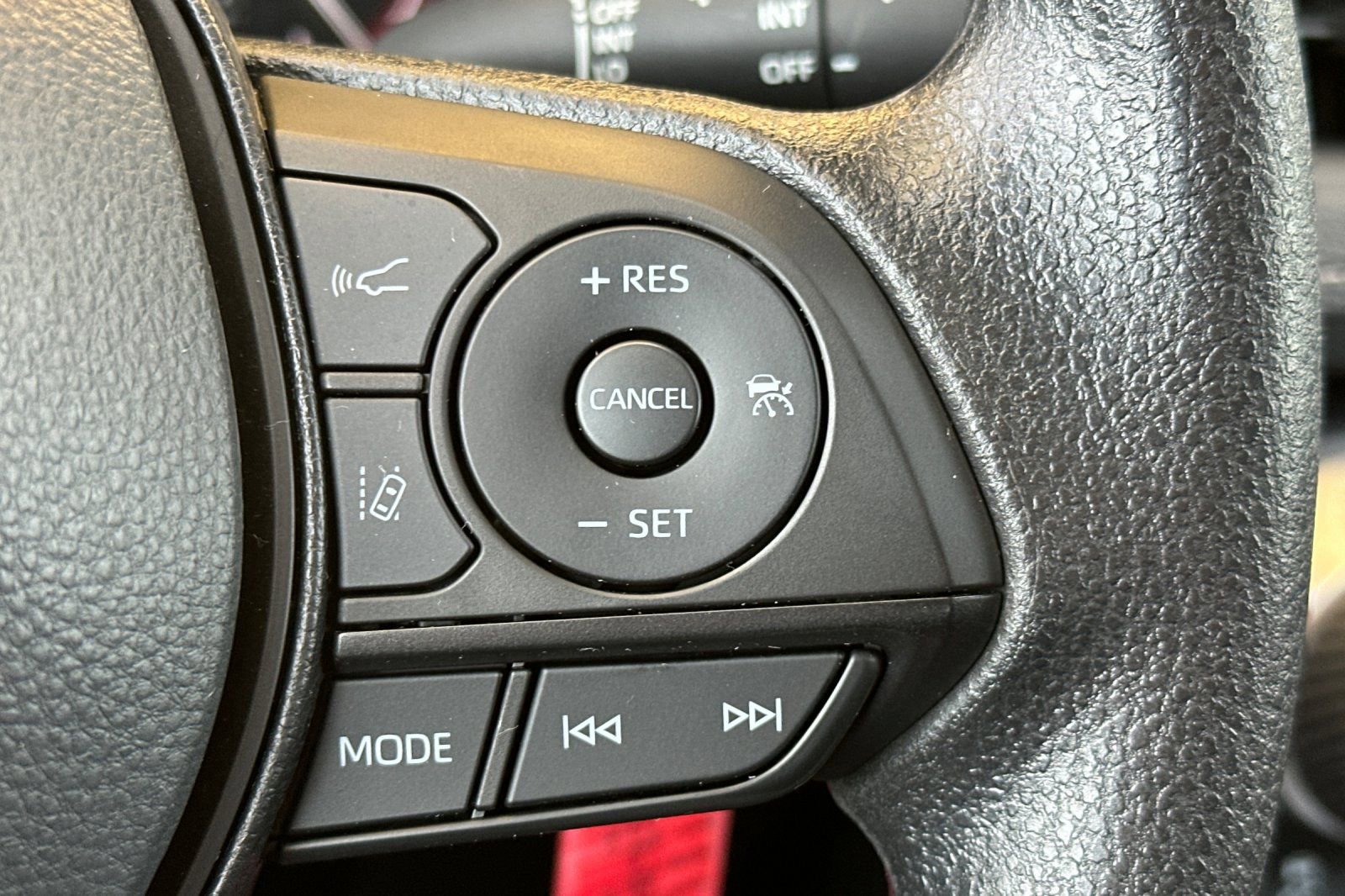 Used 2025 Toyota RAV4 LE image 28