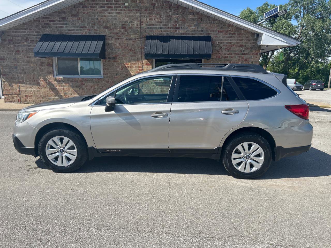 Used 2017 Subaru Outback 2.5i Premium AWD/4WD image 10