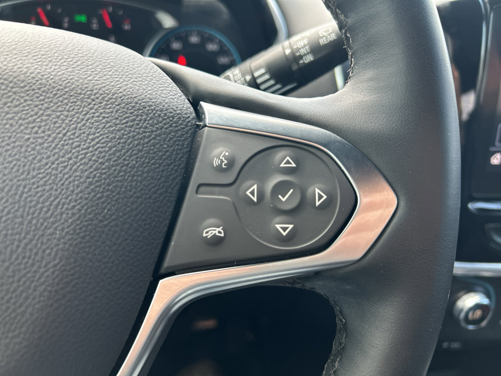 Used 2023 Chevrolet Traverse RS FWD image 25
