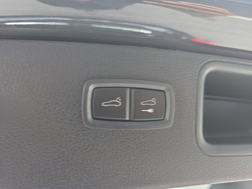 New 2026 Porsche Macan image 18